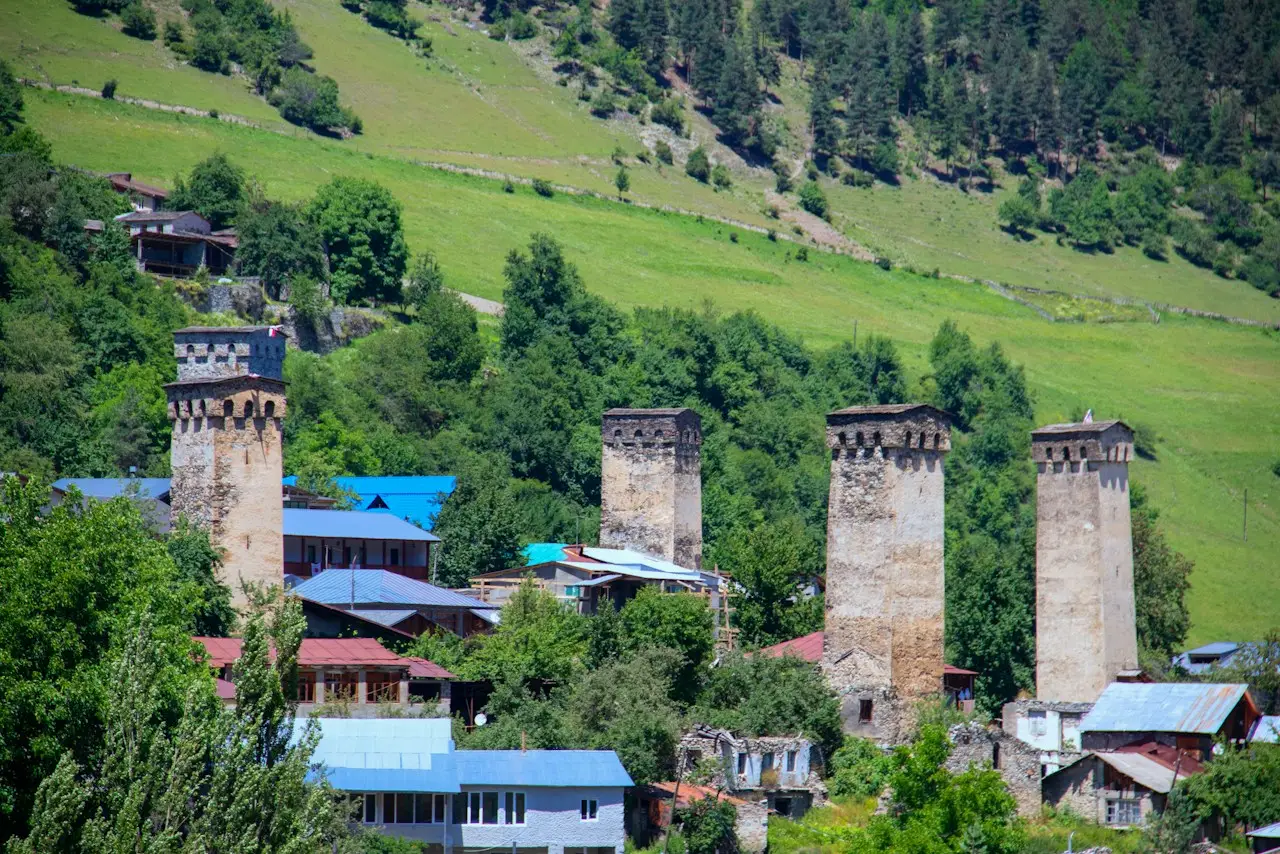 ფრენა მესტიაში: ნატახტარი–მესტია, ფასი და წესები